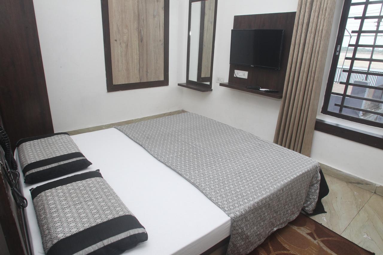 Alakhnanda Guest House Варанаси Экстерьер фото
