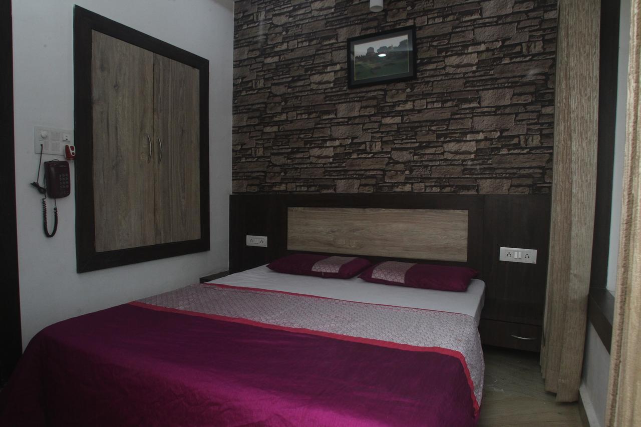 Alakhnanda Guest House Варанаси Экстерьер фото