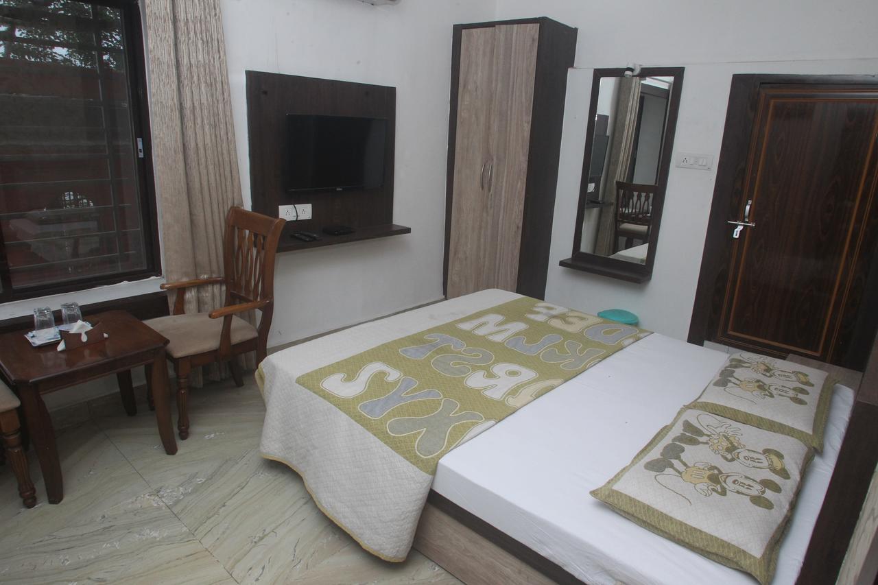 Alakhnanda Guest House Варанаси Экстерьер фото